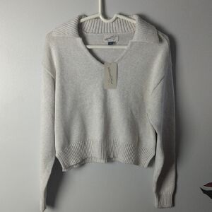 Universal Thread Soft Cream V-Neck Sweater